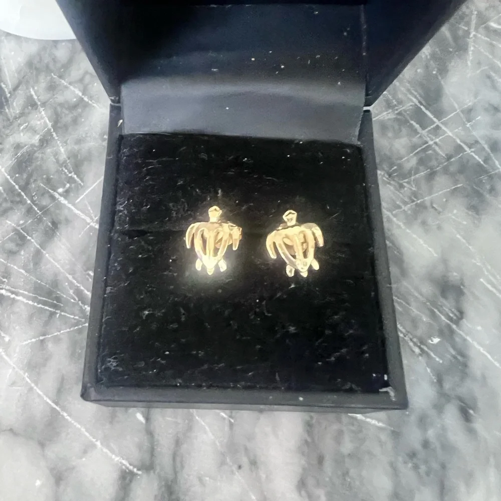 🎁14K GOLD TURTLE EARRINGS 🎁FOR A WOMAN OR A CHID🎁NEVER USED🎁